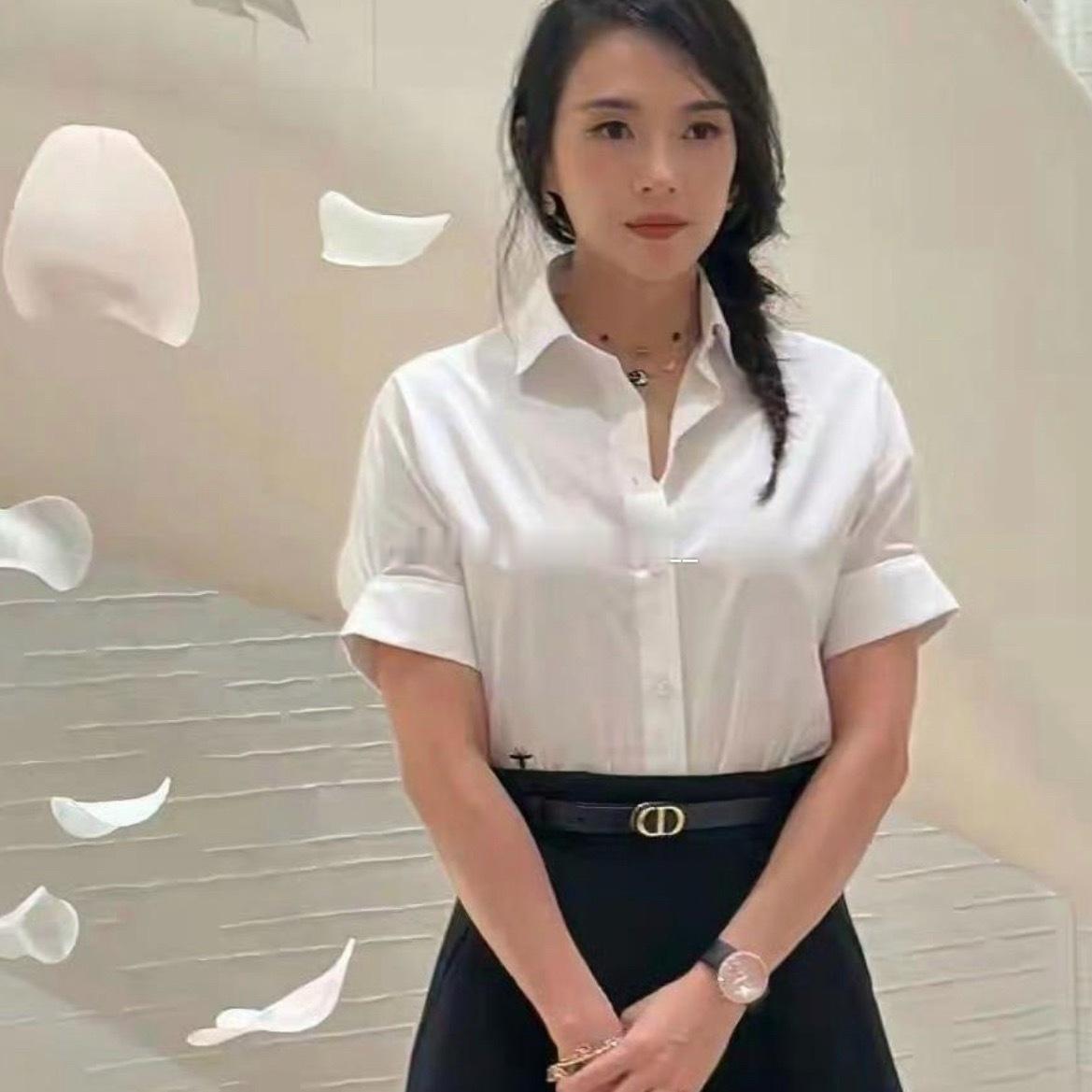 章子怡戴眼镜和不戴眼镜区别还挺大的 