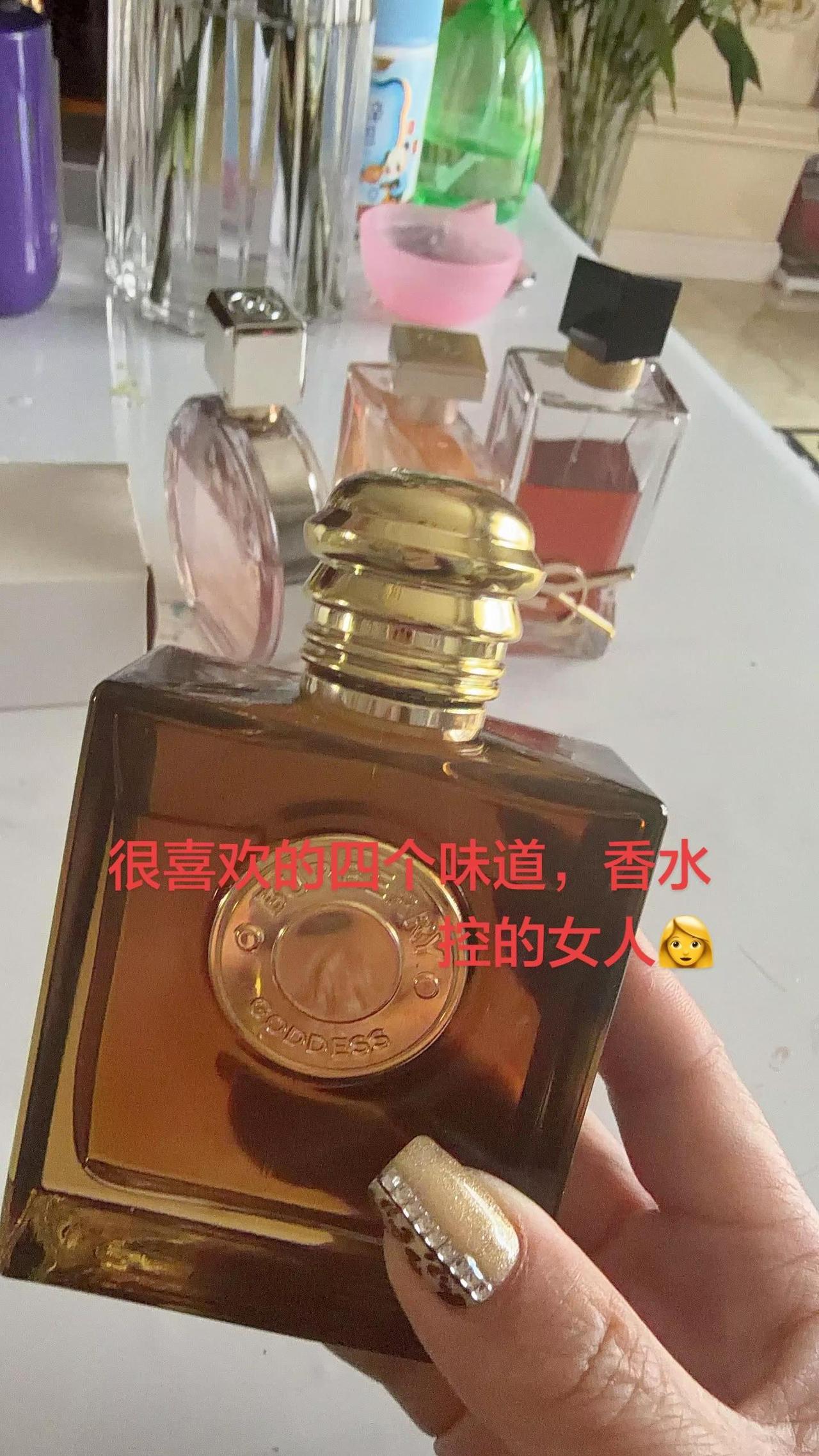 时间向左，记忆向右，我们都成了有故事的人，喜欢的东西依旧喜欢，但不再执着于拥有，
