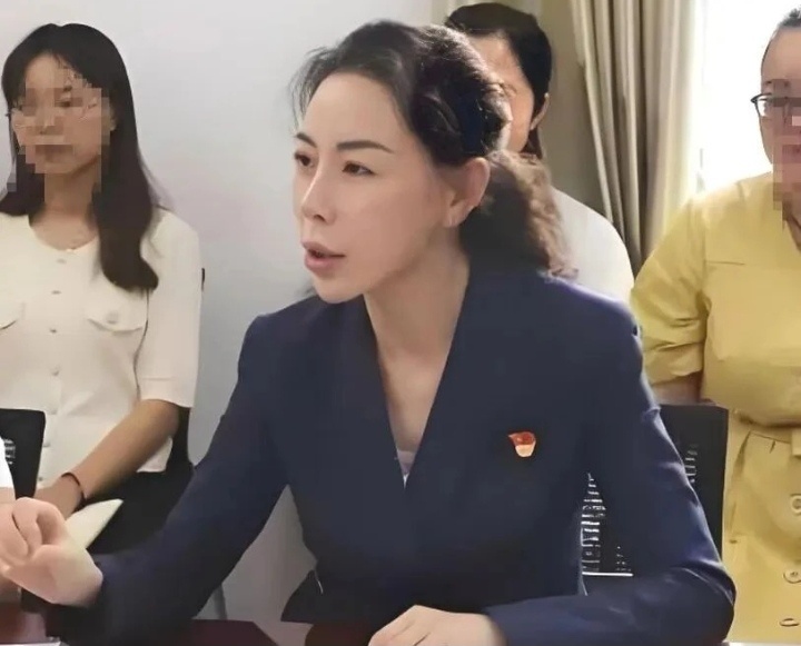 记录者 “美女副区长”于媛媛，整容脸，皮肤白皙，严重违反生活纪律……很多人初识于