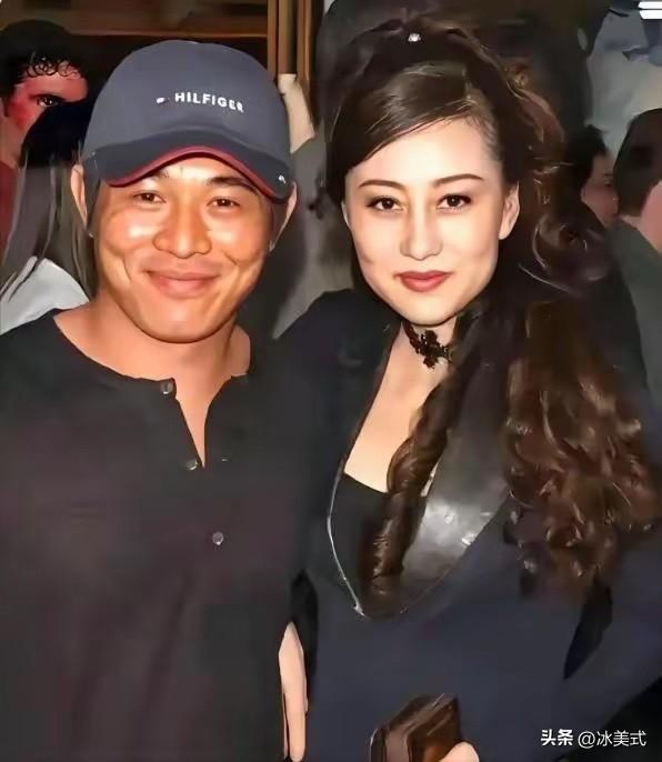 1996年，李连杰慌忙地冲进向华强的办公室，对他说：“强哥，借我1200w，我现