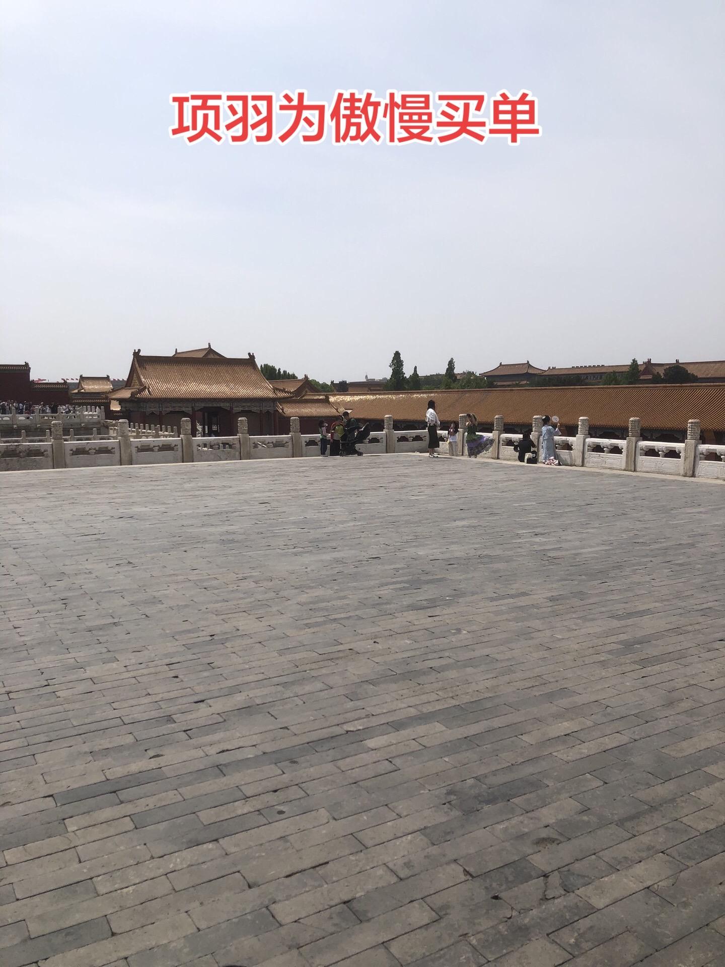 项羽出身贵族，瞧不起草莽出身的英雄，分封的时候就不按照功劳来。这直接导...