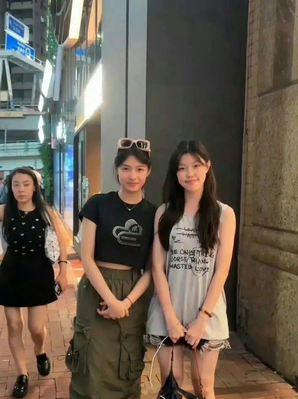恕我直言，一时竟分不清谁是素人，谁是明星 ​​​