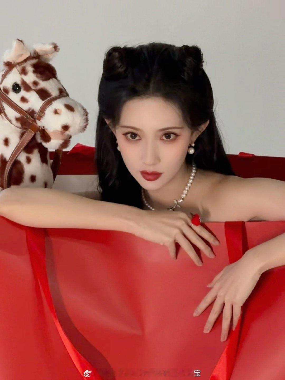 孟子义 先发美图再发红包孟子义你是懂拿捏粉丝的！虽然红包没抢到，但是看到这张脸突