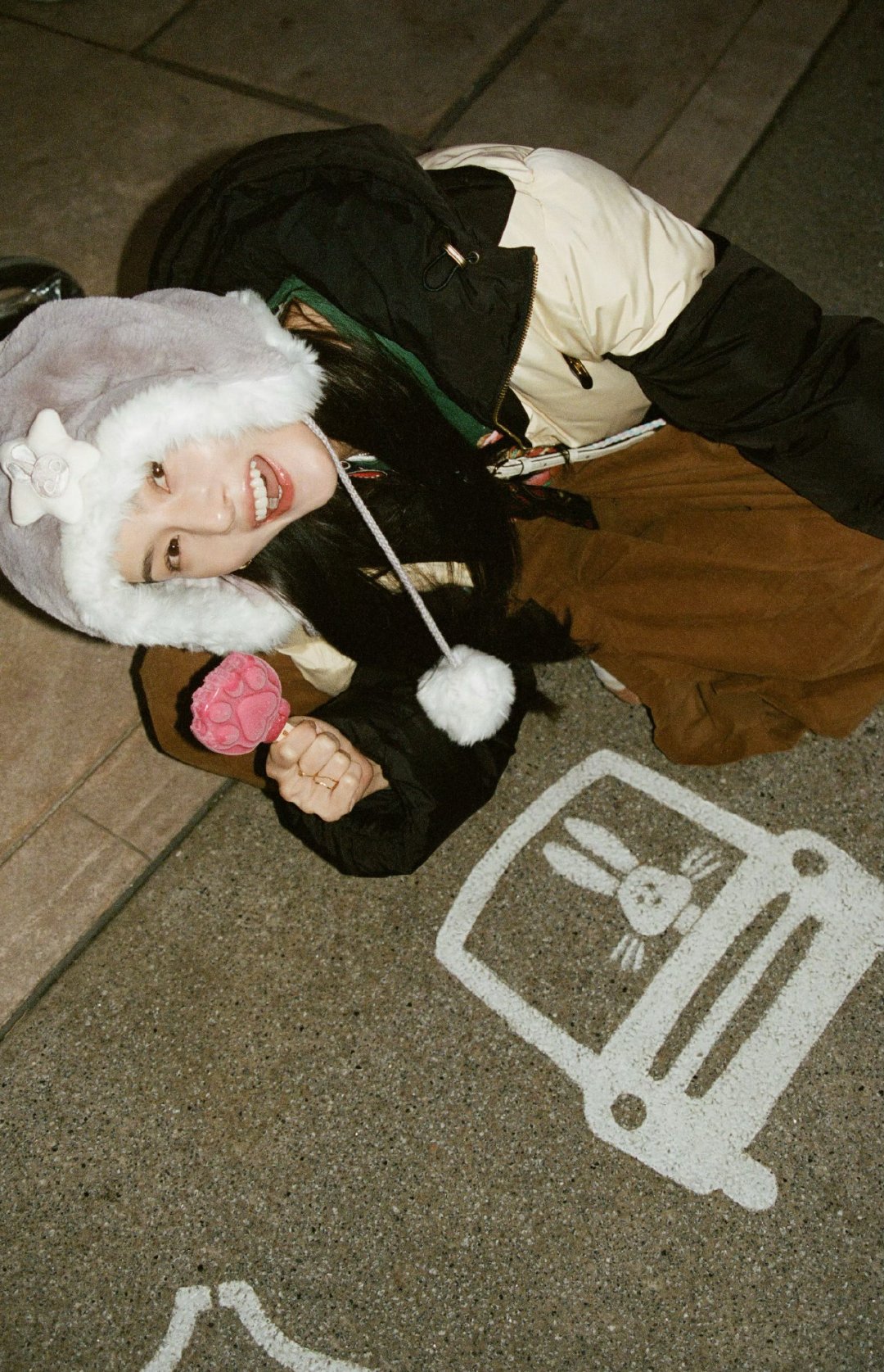 宋祖儿迪士尼限定小鹅宋祖儿胶片好权威 宋祖儿更新迪士尼游玩胶片！溢出屏幕的生命力