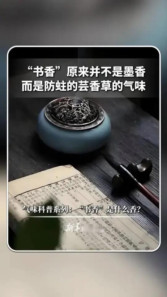 上联：风吹枫叶枫作画，

下联：云遮芸枝芸书香。