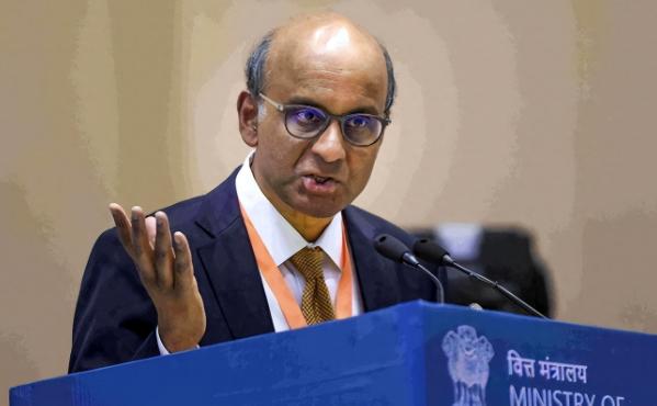 2025年末的太平洋海面，冷清得出奇。那条曾经挤满巨型货轮的中美贸易走廊上，船只