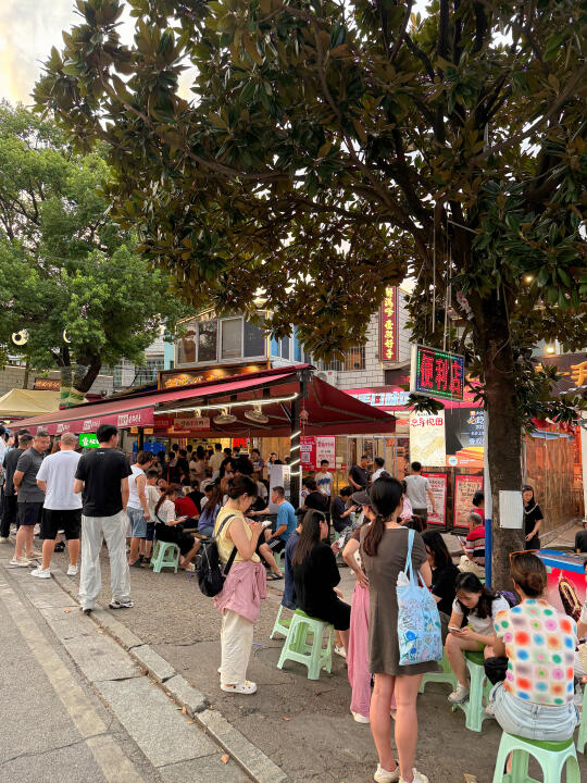 长沙，😅😅谁能解释一下这种现象。。。。