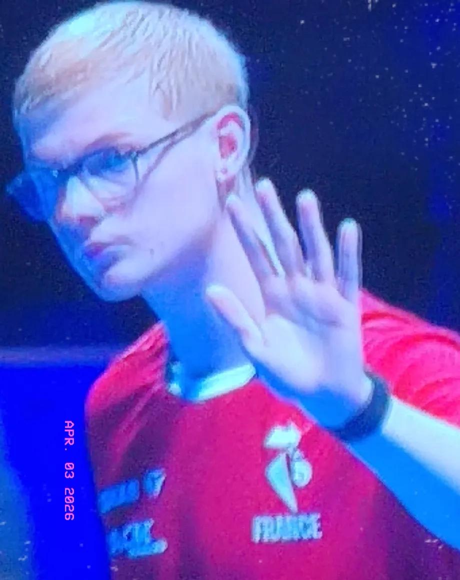 第4局，王楚欣一路领先了，7-3，10-4拿到局点，11-5强势再扳回一局，比分