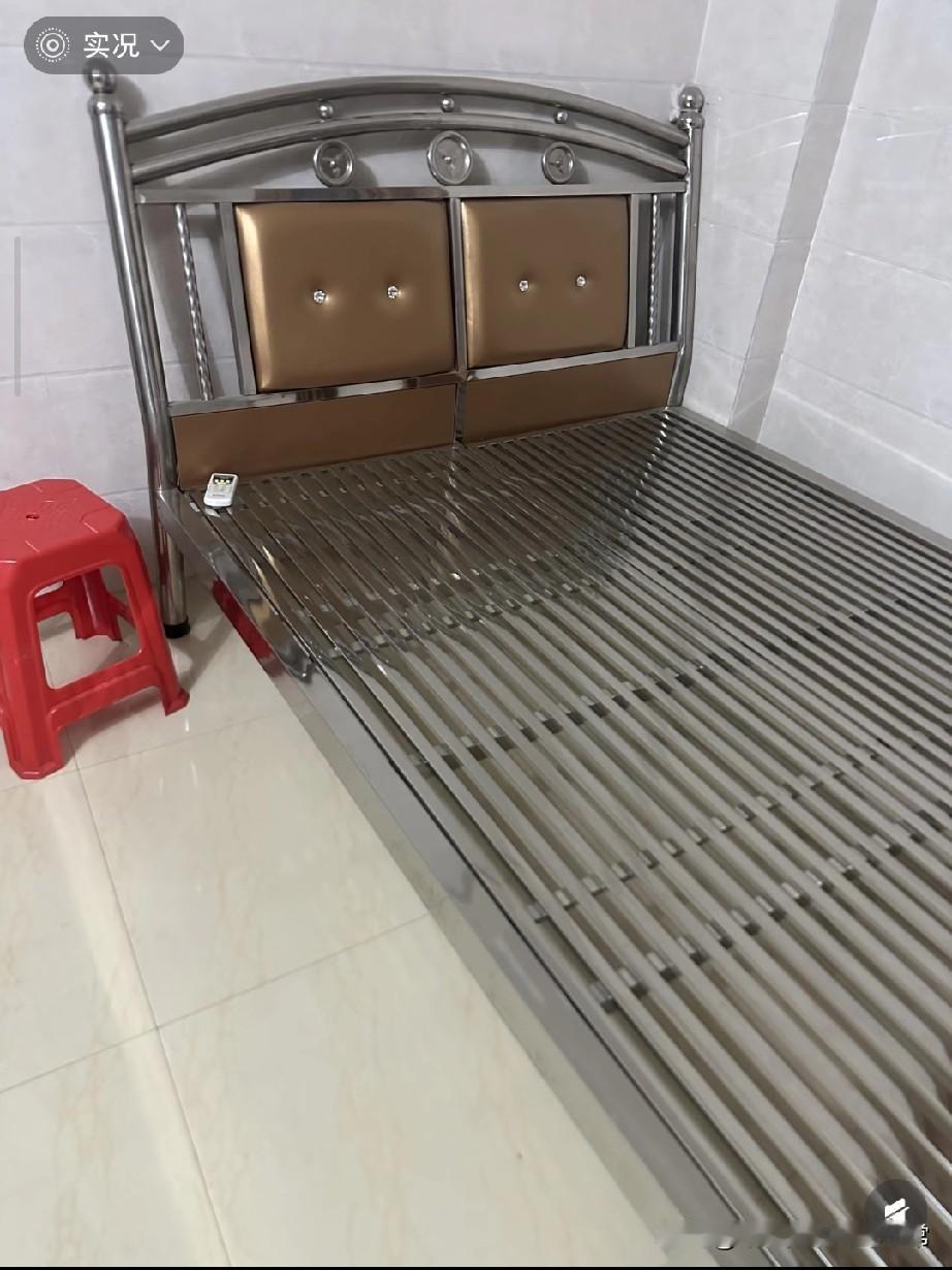 广东的不锈钢床，能用500年！
 
来广东串门才发现，这边的朋友家里居然都睡不锈