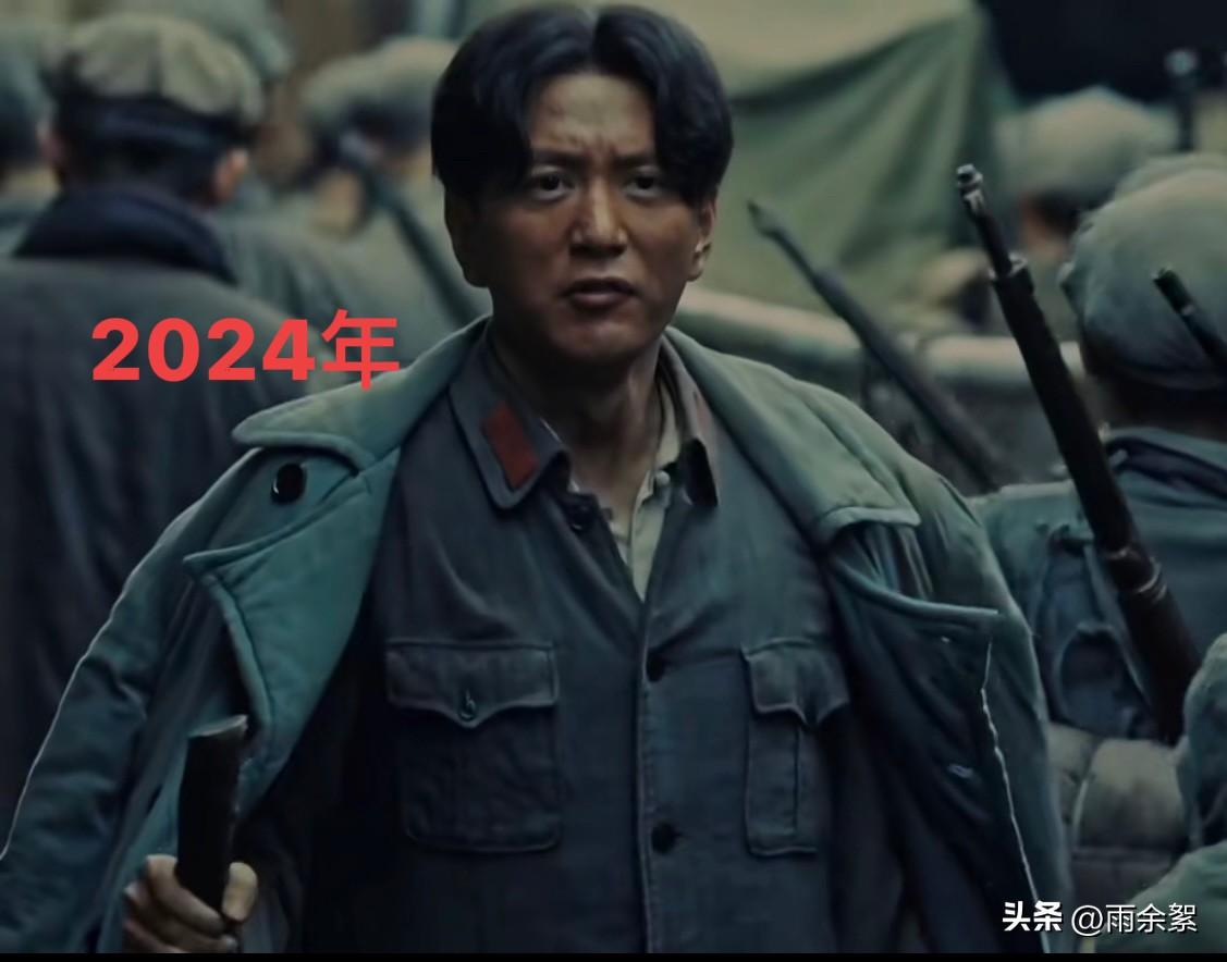 王仁君与唐国强谁更像教员？显然，落魄憔悴但踌躇满志的眼神如出一辙！

尽管缺了那