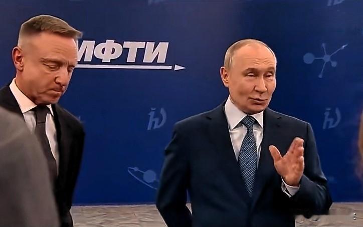 俄罗斯总统普京:“专家对全球变暖有不同的评估，有人认为全球在变暖，另一些认为变暖