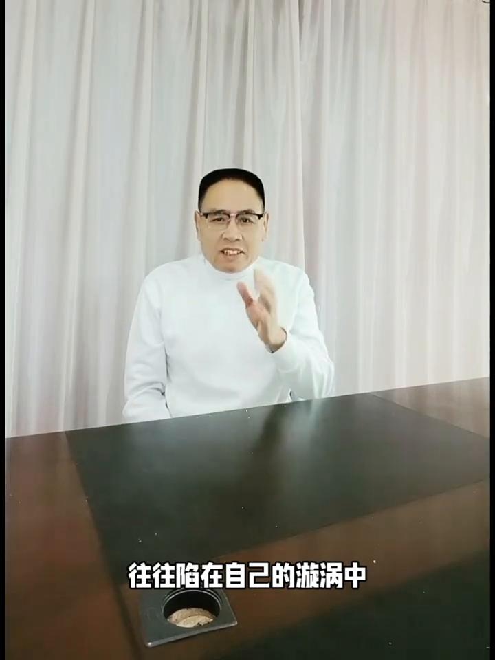 喜怒无常的人不具备爱的能力。
一个喜怒无常的人不具备爱的能力或者爱的意愿不强烈。