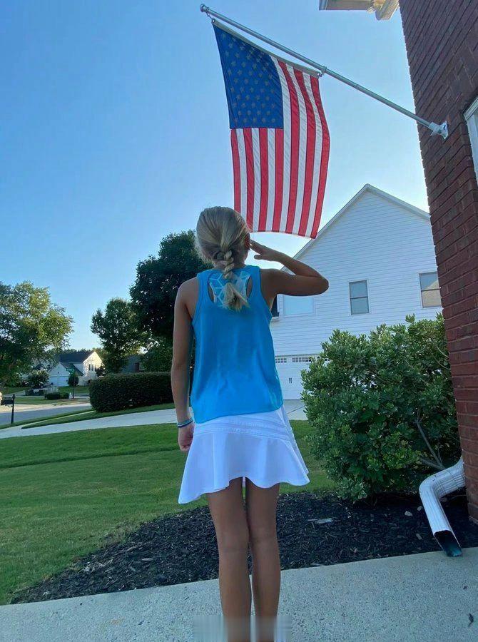 可恶的星条旗小将！居然还敬礼，可见美国教育洗脑之深！[doge][doge][d