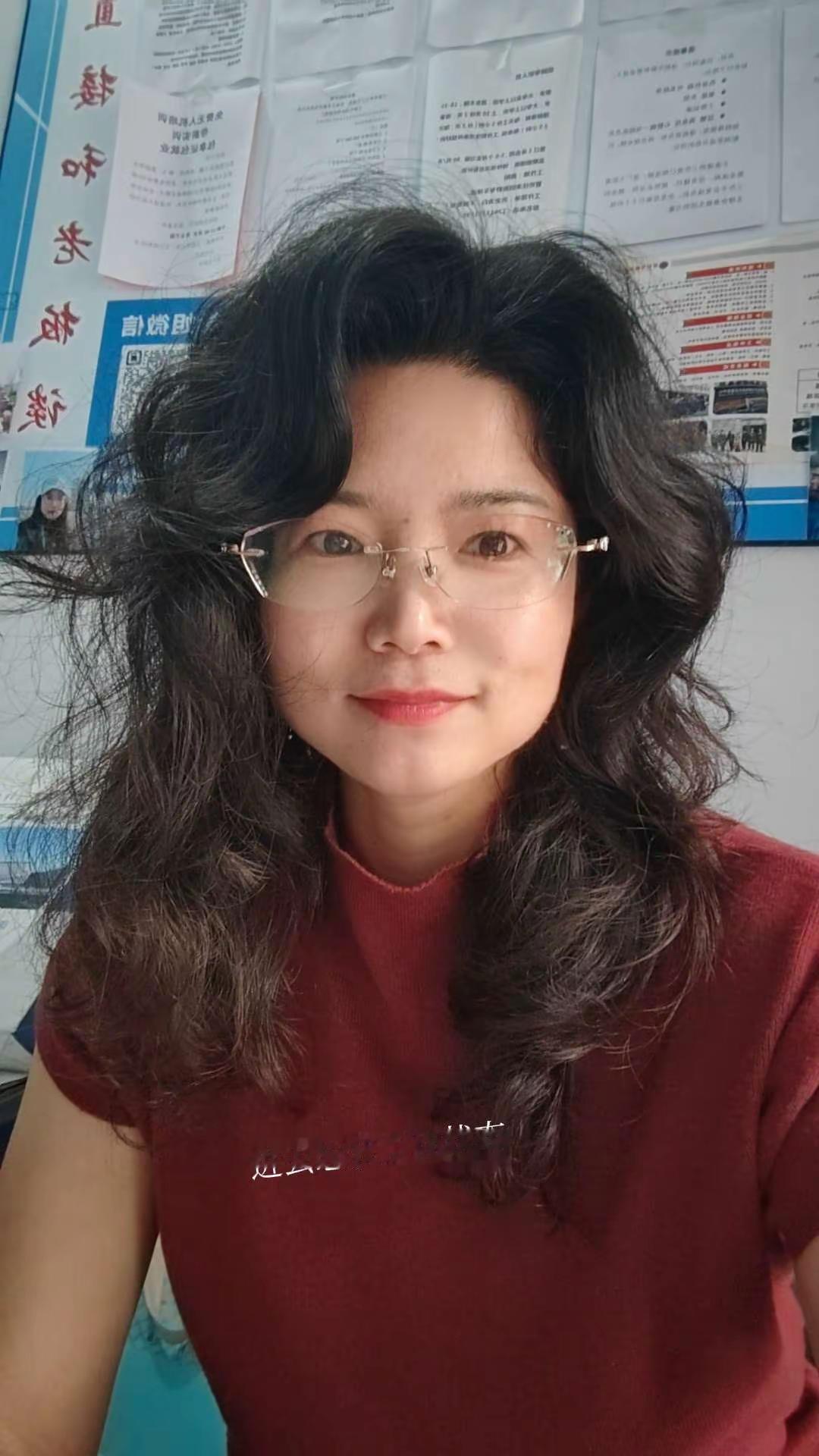 进去忘我工作模式😀。昨天烫了头发，很满意！
