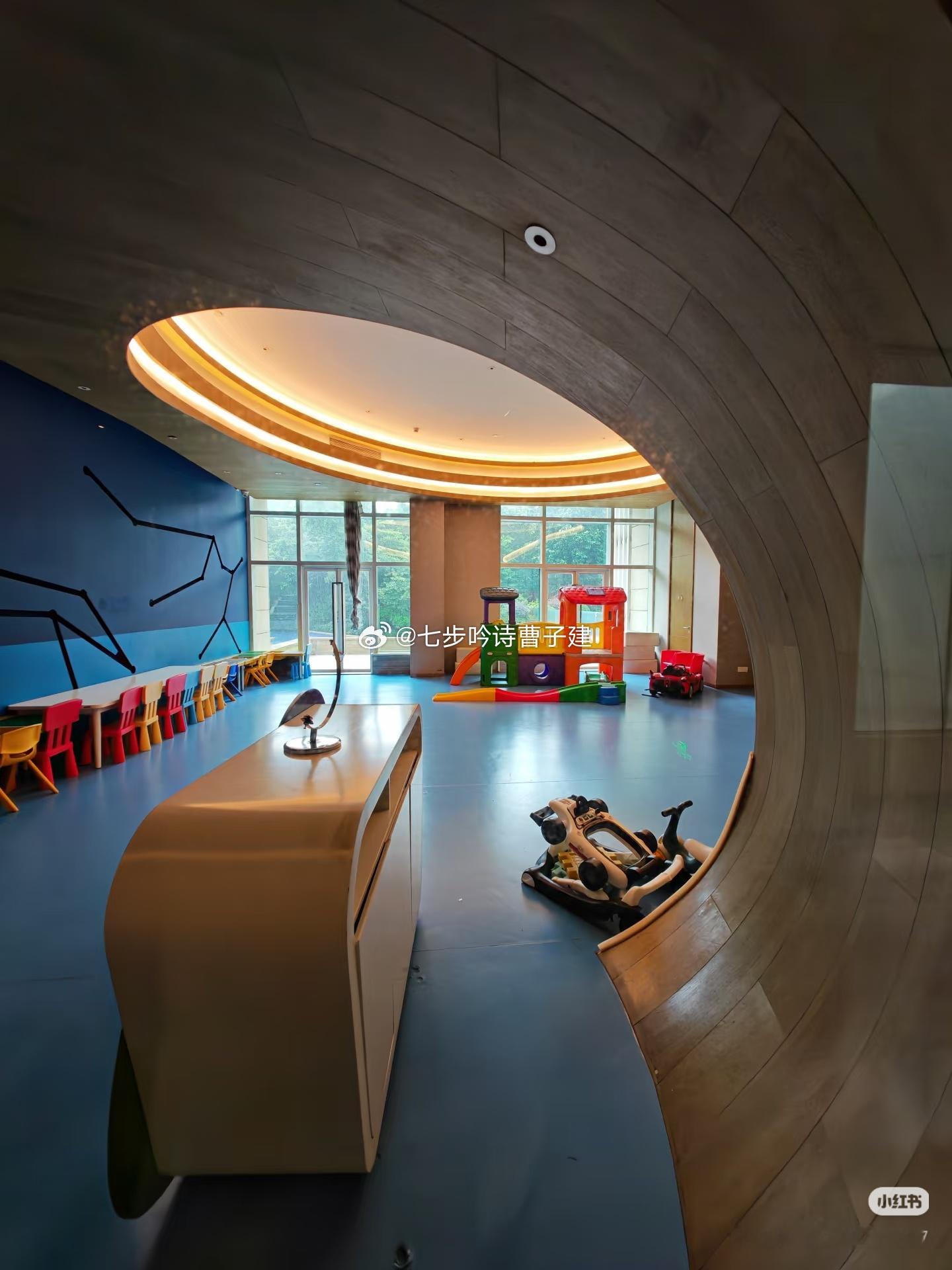 一直有人问小区会所是啥东西，我找了广州的最好小区会所服务广告，（正经的）我是没想