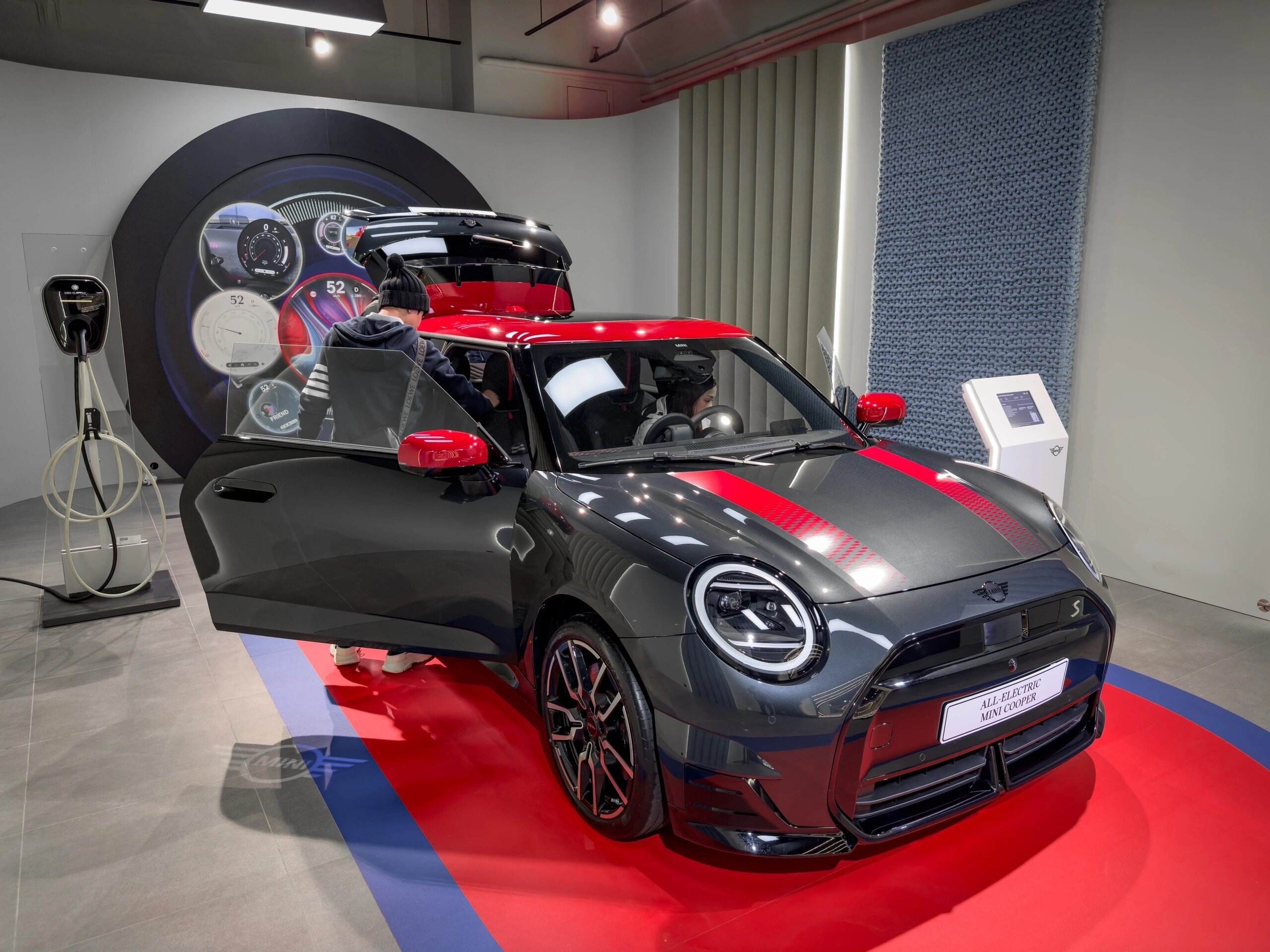 全新Mini电动 J01 JCW style.在香港看了全新电动MINI JCW