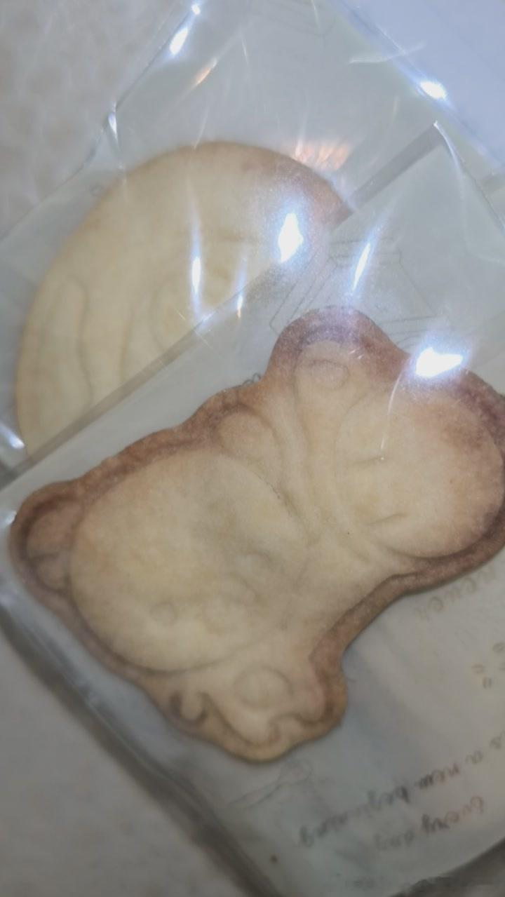周日特典服装这个一下，因为打算把周三烤的饼干带来奖励ota了😡虽然没多少但是万