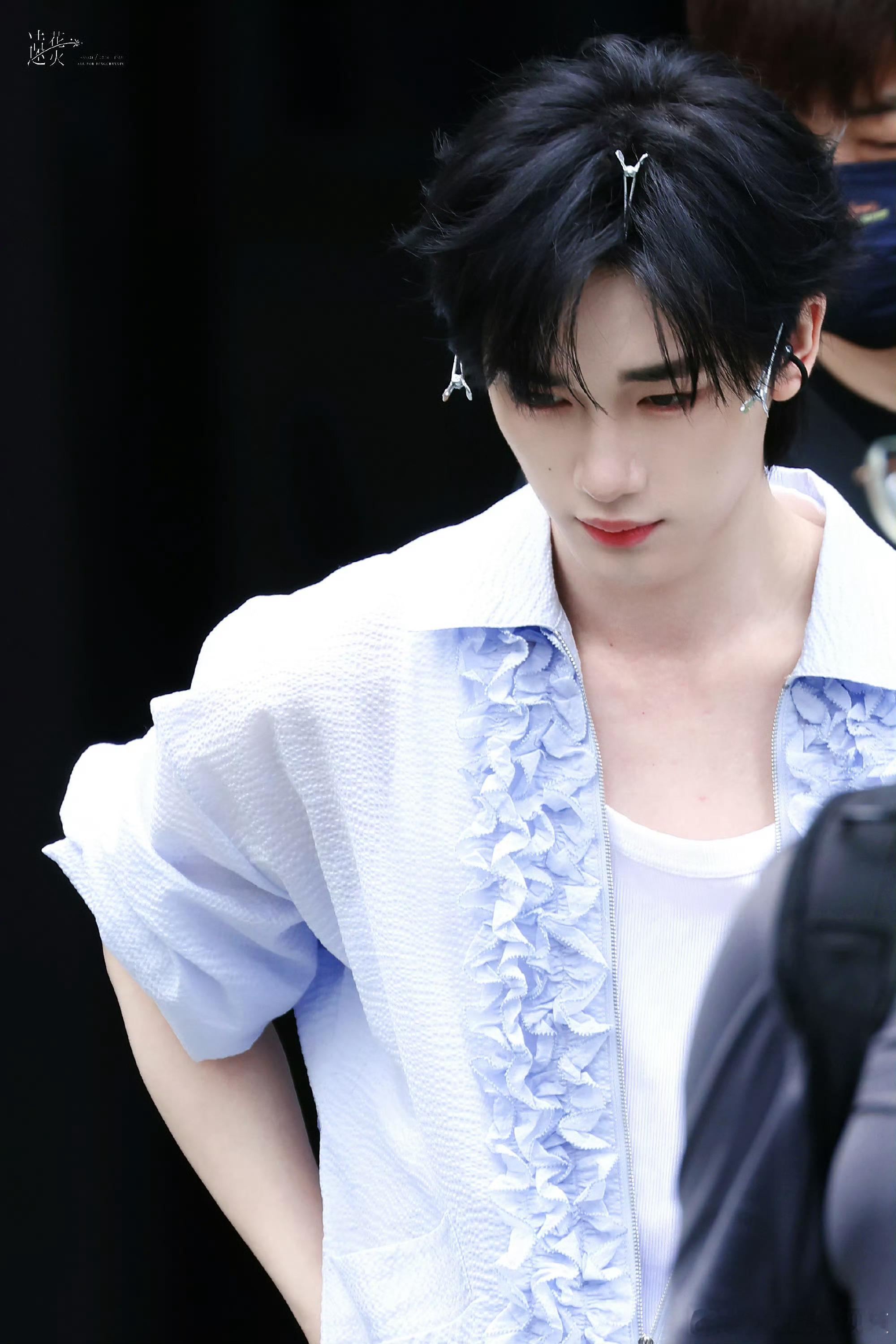 闭眼即名场面！丁程鑫这波“挨亲”梗要被好六团玩一年了！丁程鑫闭眼睛是要挨亲的你好