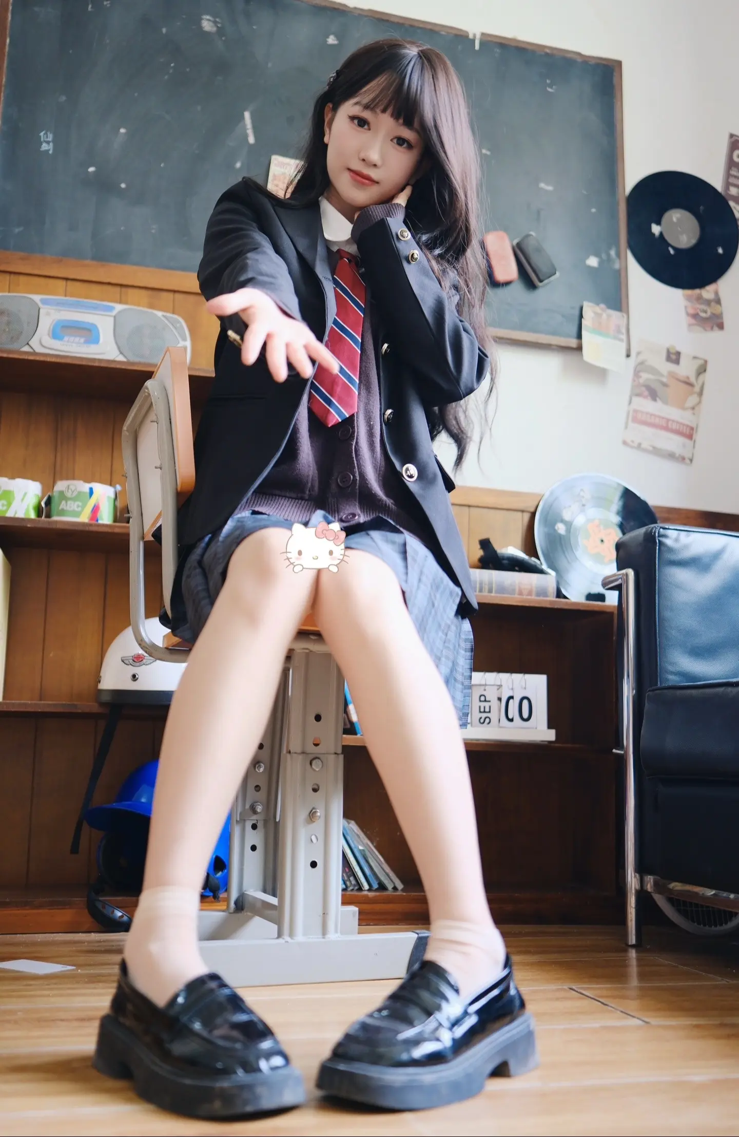 罗裙轻衬女儿娇