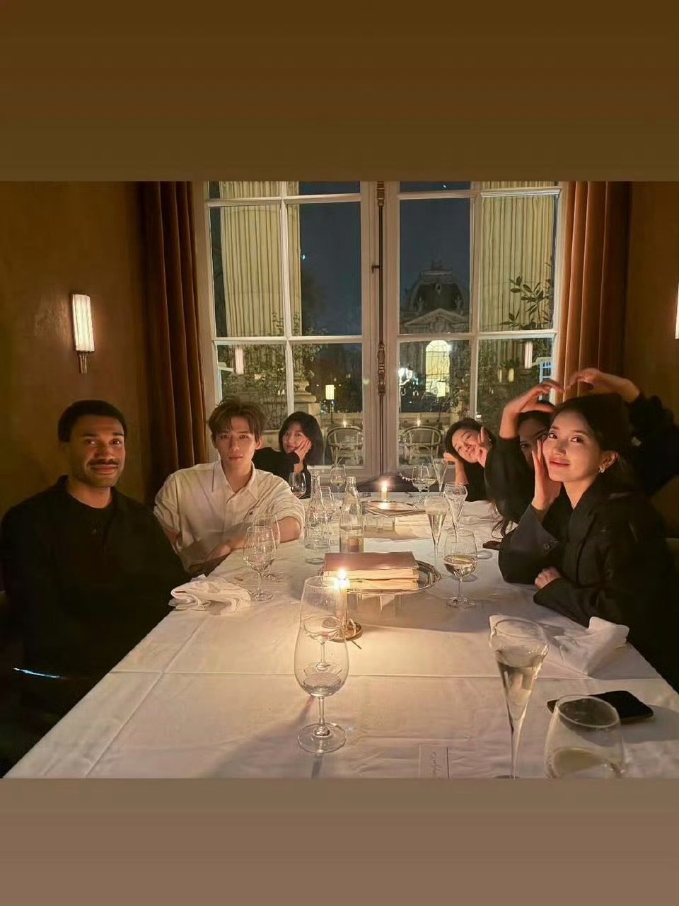 这张合照谁看谁疯！孙千王安宇的CP感直接溢出屏幕，氛围感拉满，导演速来！给王安宇