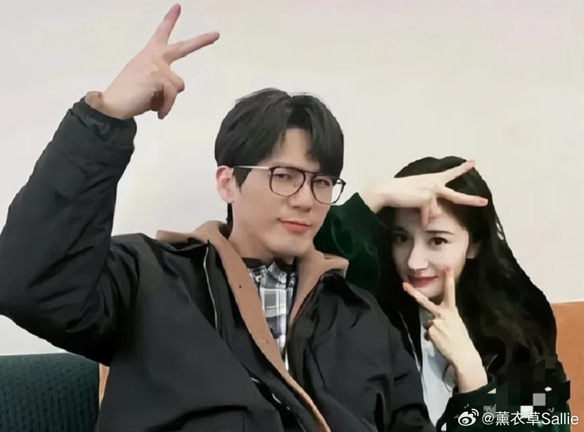 杨幂白宇要二搭了，两个人刚刚一起获得白玉兰海外传播大使，马上要合作年代创业剧《大