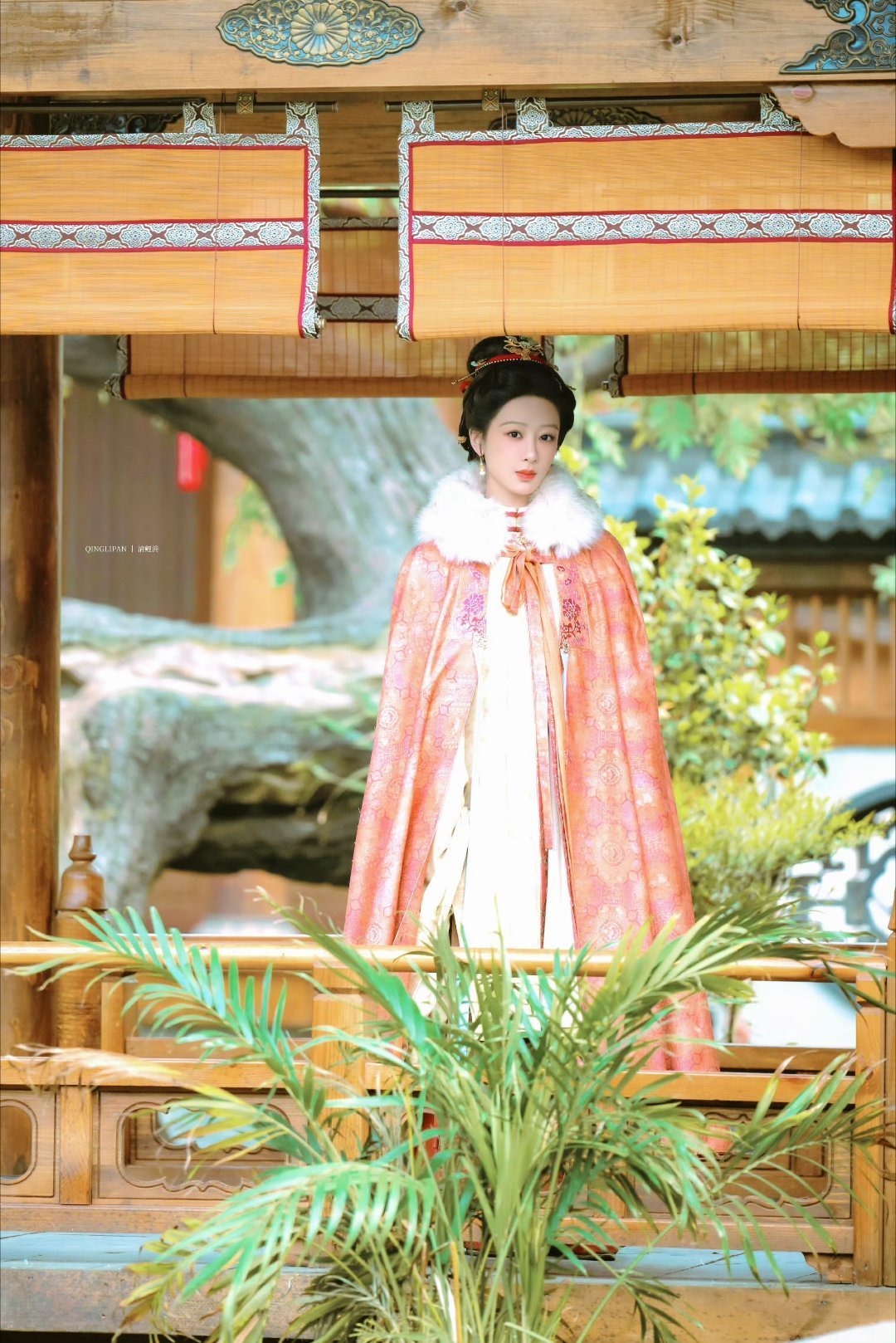 家业豆瓣开分7.4分 一寸徽州墨，百年传承人，墨匠之女李祯以墨为笔，勾勒时代的风