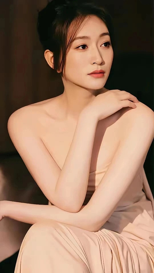 李小冉每天吃个唐僧50岁依旧白皙紧致、冻龄不显老，李小冉幽默自嘲每天吃个唐僧，调