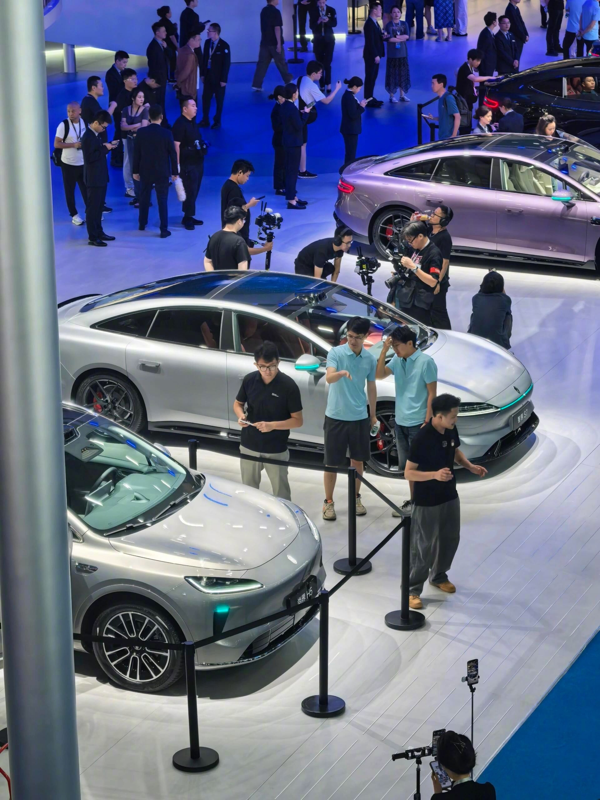 20万的车辅助驾驶重要吗 成都车展这次太多人从众了！成都车展拼好车出现人传人现象