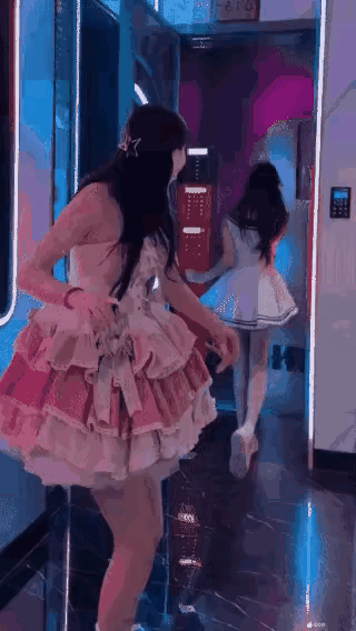 她为啥夺门而出！！