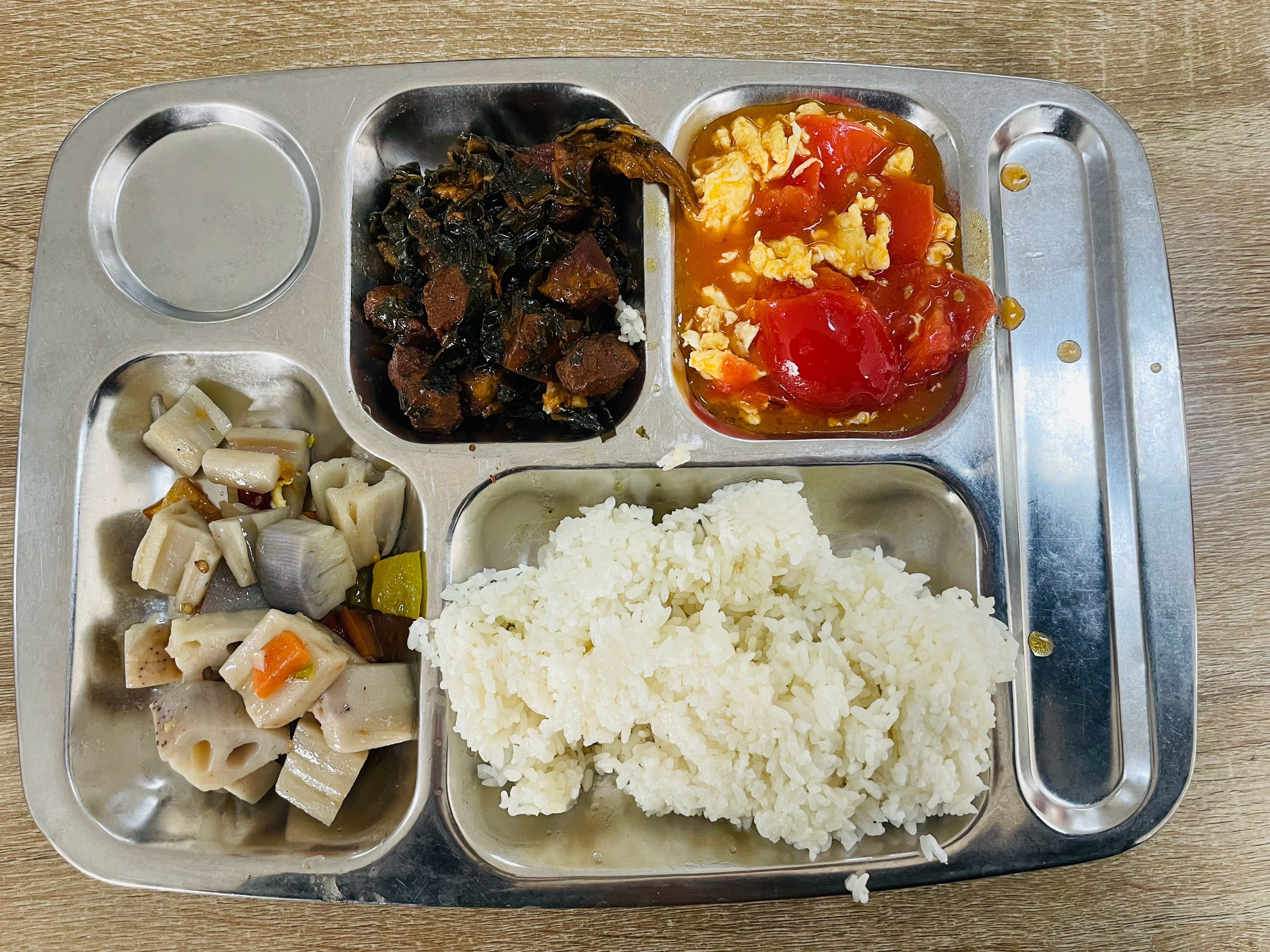 吃饭了，今天的工作餐。 