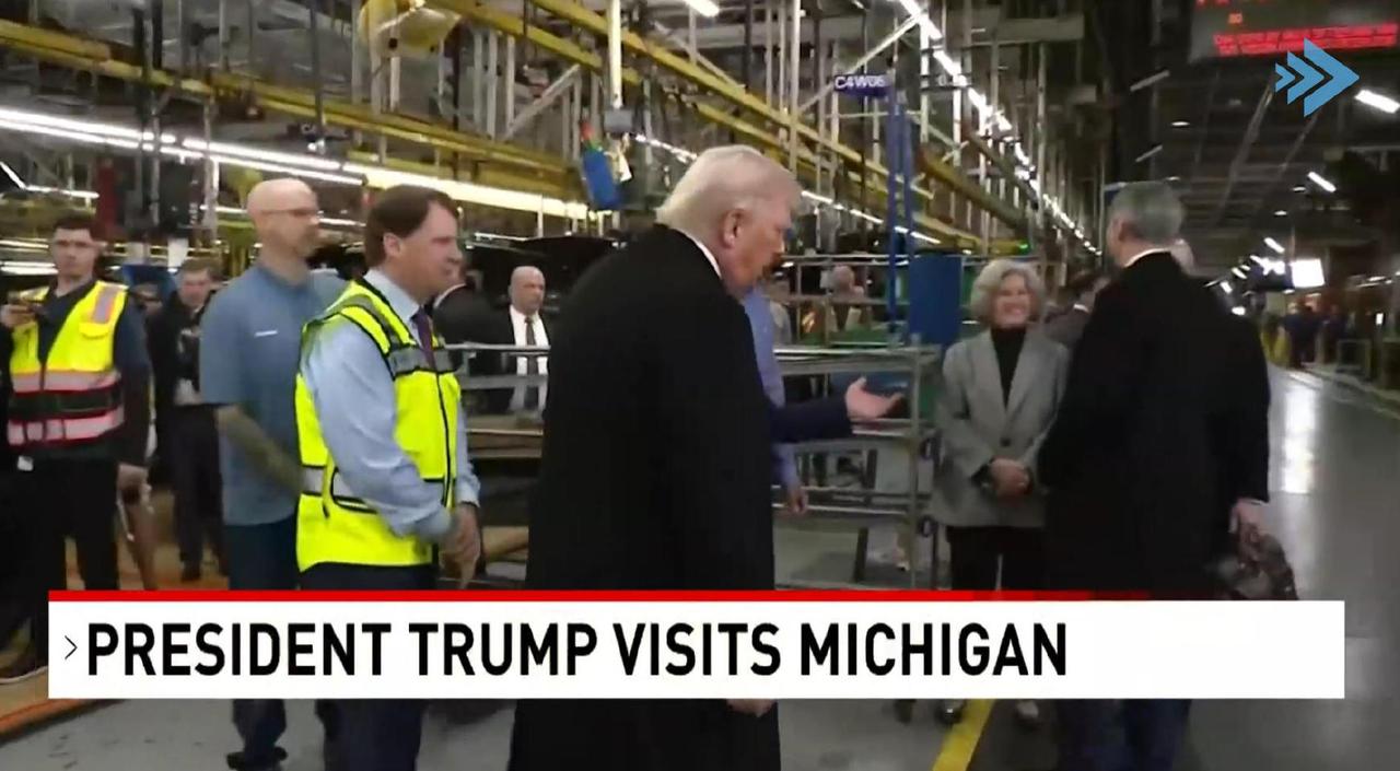 近日特朗普宣称“让中国进来”。他认为外国车企来美国建厂，能带来很多就业机会。
