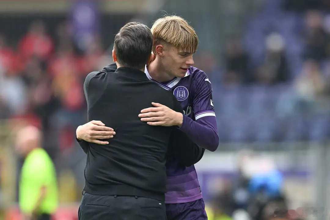 安德莱赫特主帅：孔帕尼足够敏锐，他想了解德卡特不需要问我北京时间11月22日，在