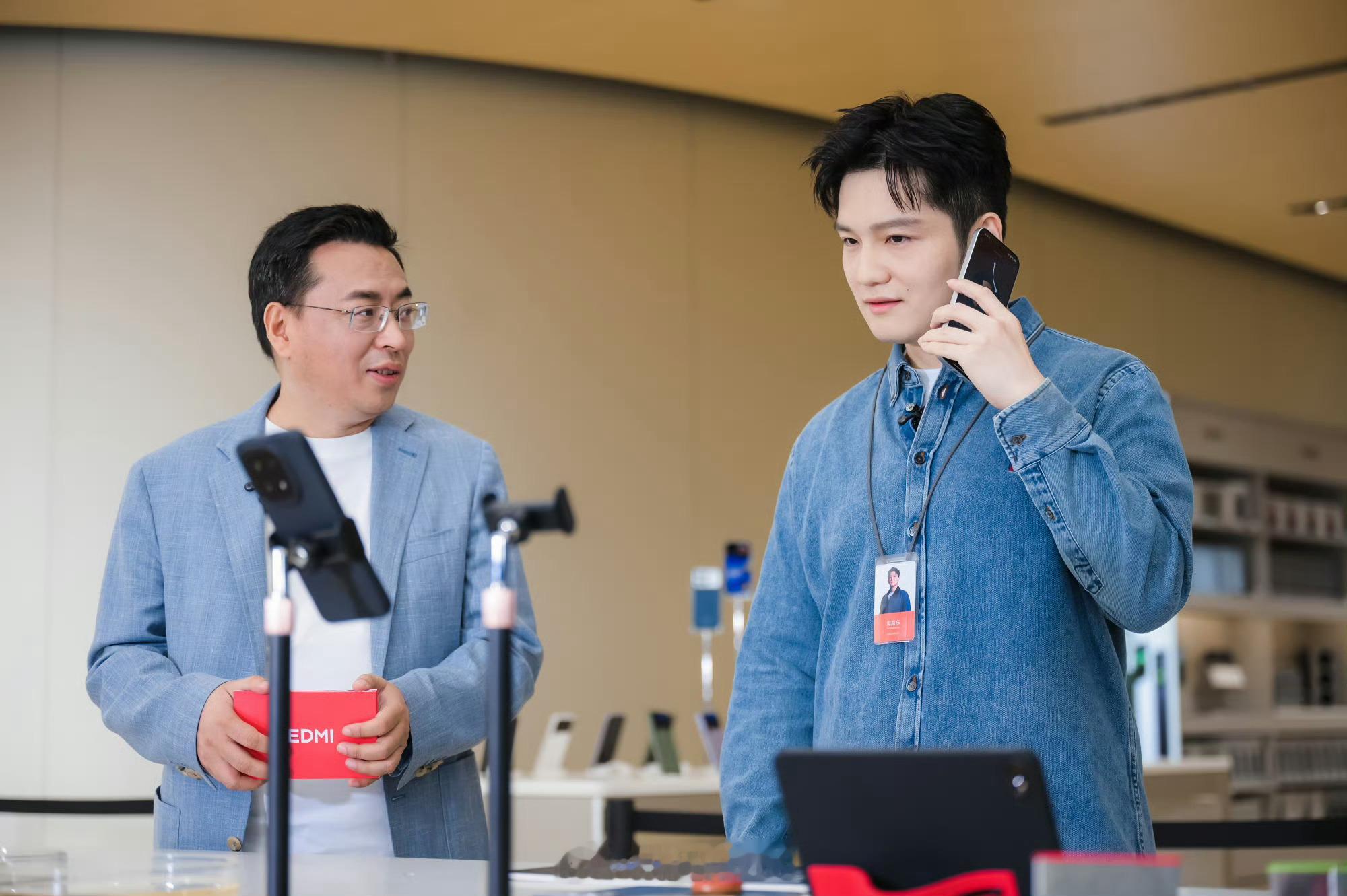 全运会卫冕、2025国内赛事23连胜的乒坛宗师樊振东，以Redmi冠军大使身份盛