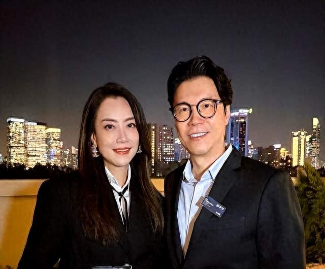 陪伴谢霆锋29年，39岁赴美生女，如今53岁和女儿同框成人生赢家