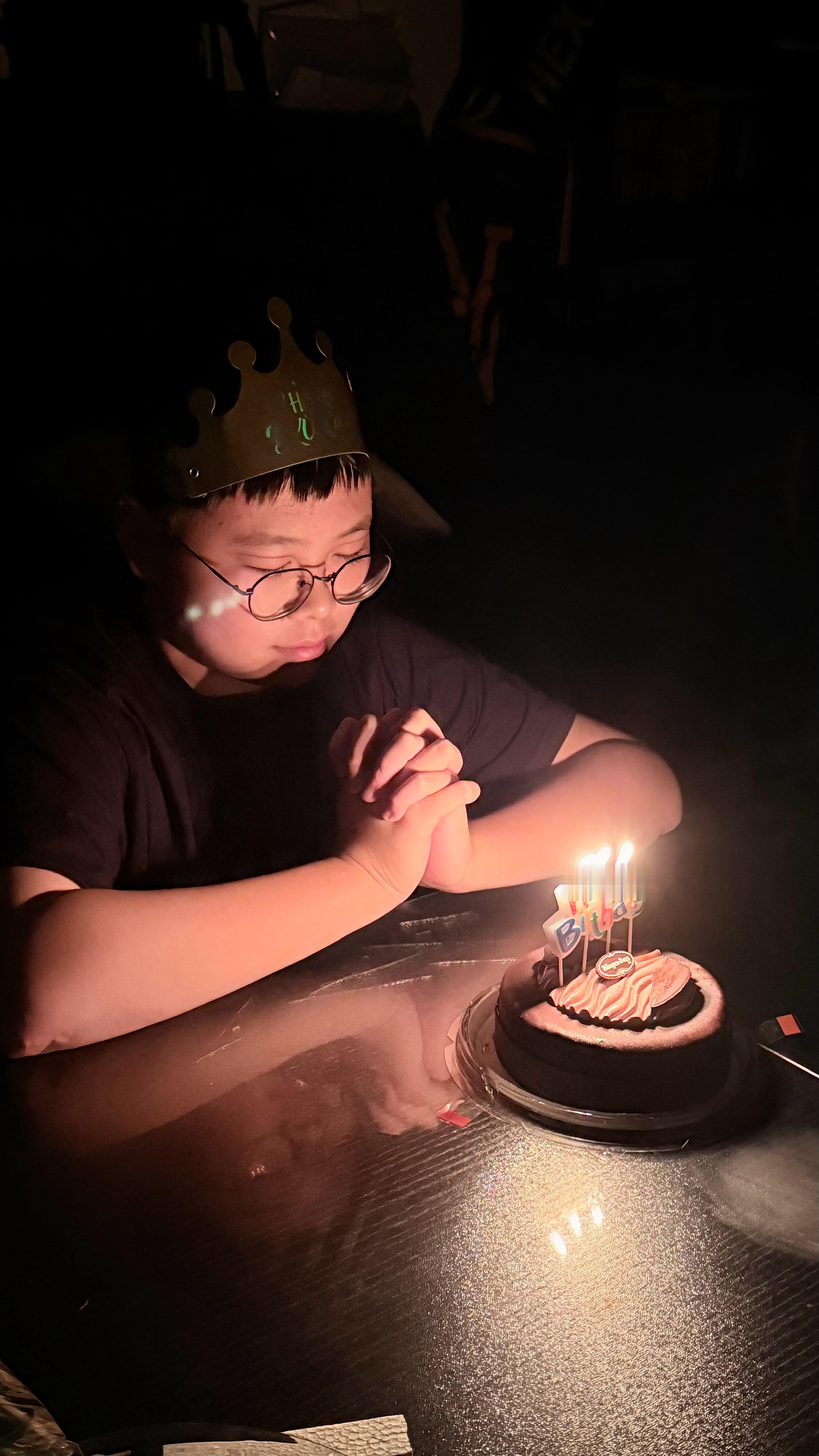 弟弟🎁到处炫耀他的小天才最新款 正是憋不住事的男人吧 ​​​