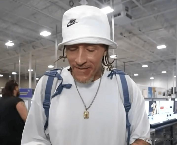 韦斯特谈金钱：

“说实话，金钱是买不到真正的幸福的，不过，确实能够让你变得开心