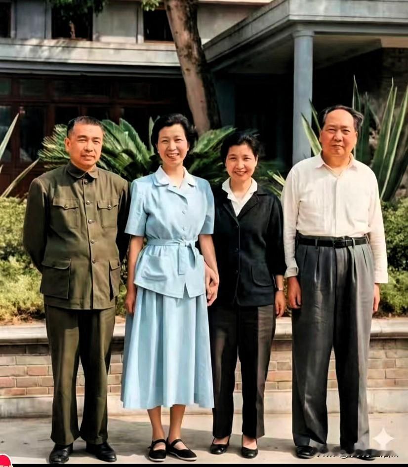 1964年夏季，毛泽东视察南方时与广东省委书记陶铸及夫人曾志合影。

陶铸身形清