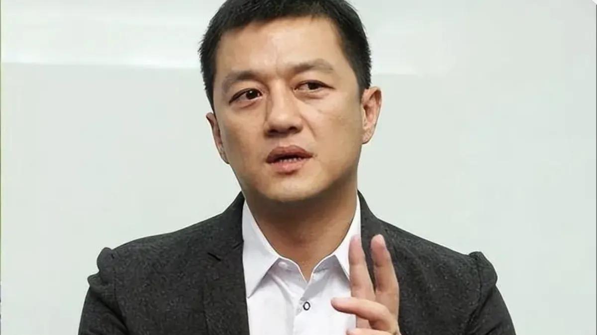 李亚鹏，一个在商业领域不断尝试、屡败屡战的传奇人物。他掷出1亿巨资涉足酒业，又豪