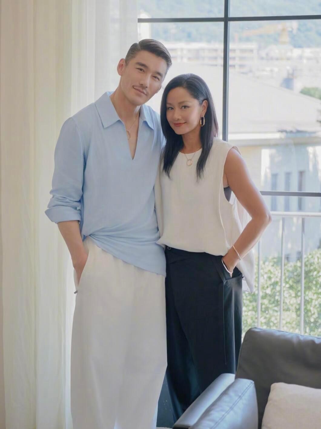 明眼人早就看透了
瞿颖和胡兵这俩人为什么没成
根本不是什么没感觉、不来电，而是瞿