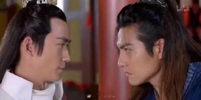 严屹宽vs朱一龙，刘亦菲vs林允，杨紫vs群演，这侧颜对比好明显[允悲] ​​​