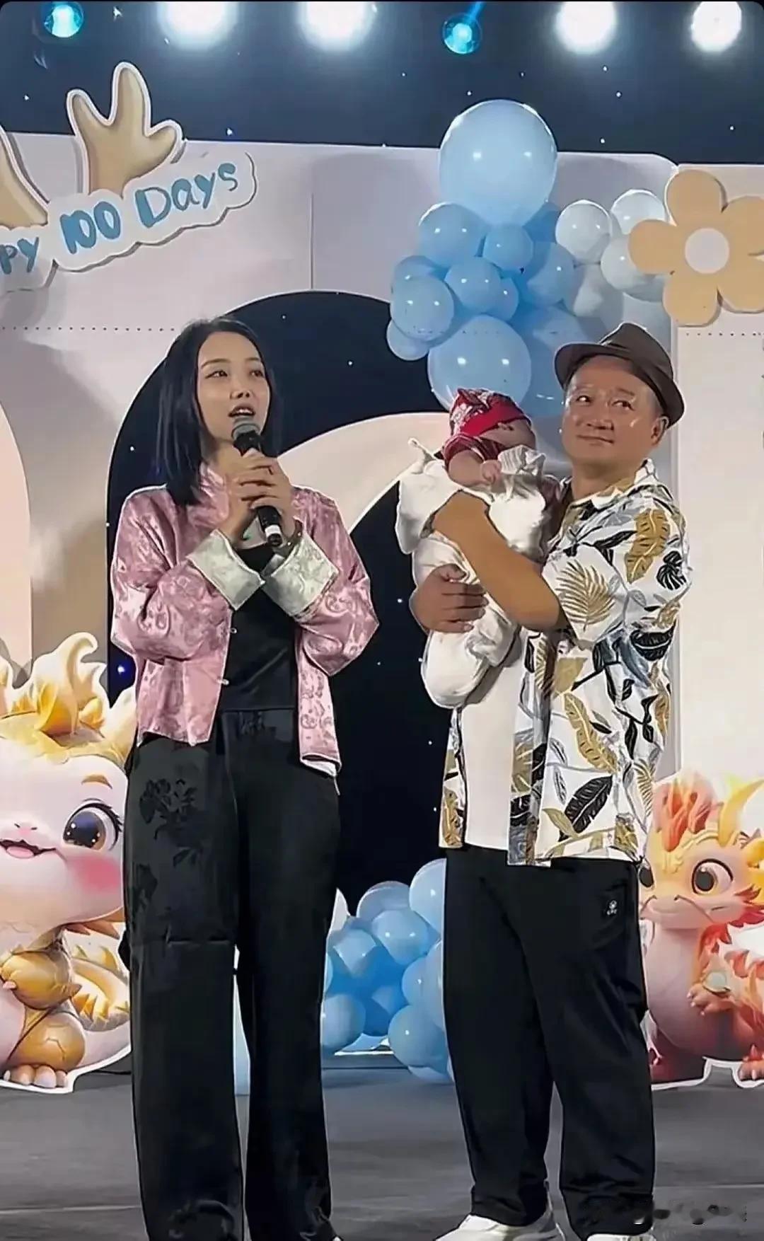 谢广坤第三任老婆比他小28岁，她在直播中说选择谢广坤的原因。找对象主要看长相啊，