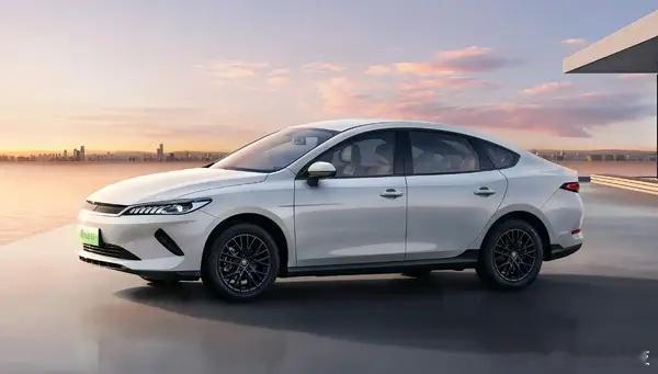 汽车[超话]  目前，比亚迪秦PLUS新能源以1945辆的销量成绩位居榜首，成为