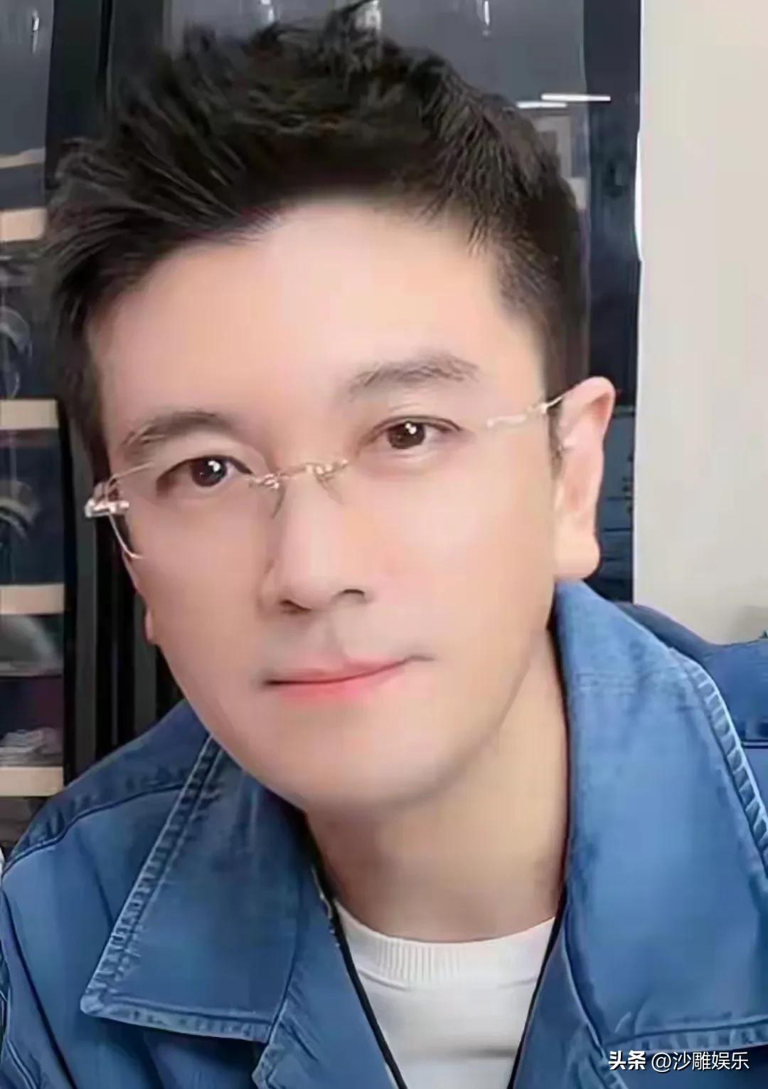 黄圣依前夫，高调发文！

3月8日妇女节，全网都在给女神们送祝福。但偏偏有一条略