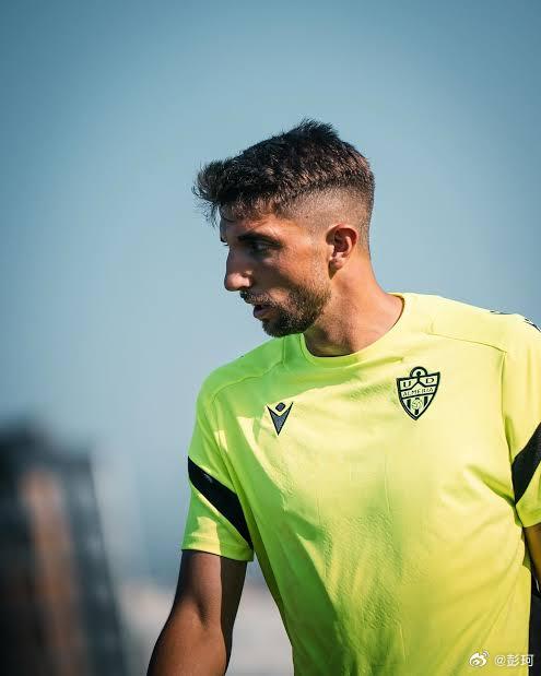 根据Sportklub的消息，哈伊杜克提前终止了与埃德加·冈萨雷斯的合同，这名2