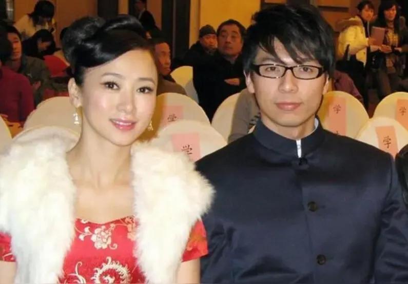 翁虹夫妇：分居三年，爱在“距离”中酿出醇香
娱乐圈模范夫妻翁虹与丈夫，竟分居三年