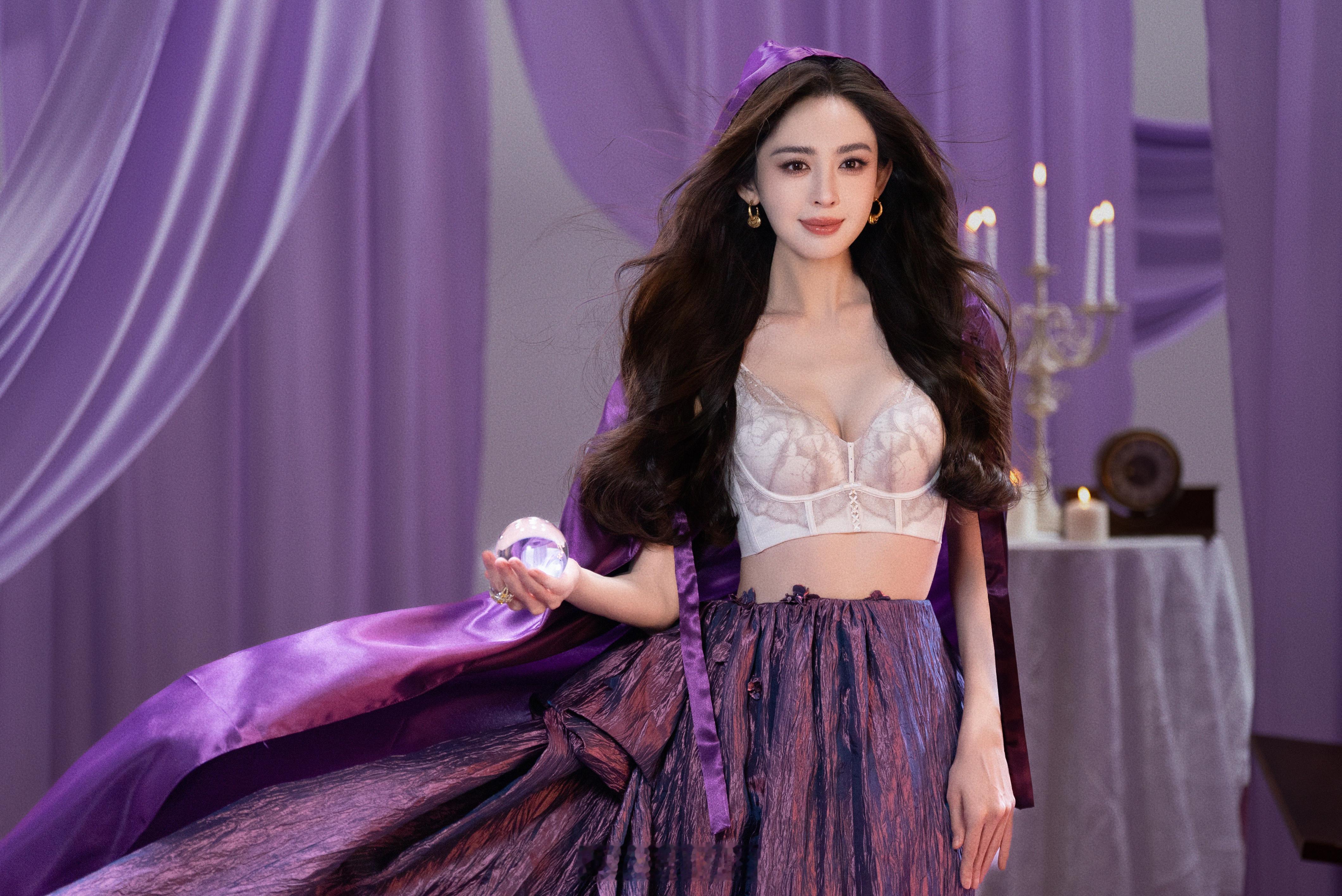 娜扎早期 经济上升期的美美神娜扎白蕾丝内衣 好“凶”好深 热图阁公众号 