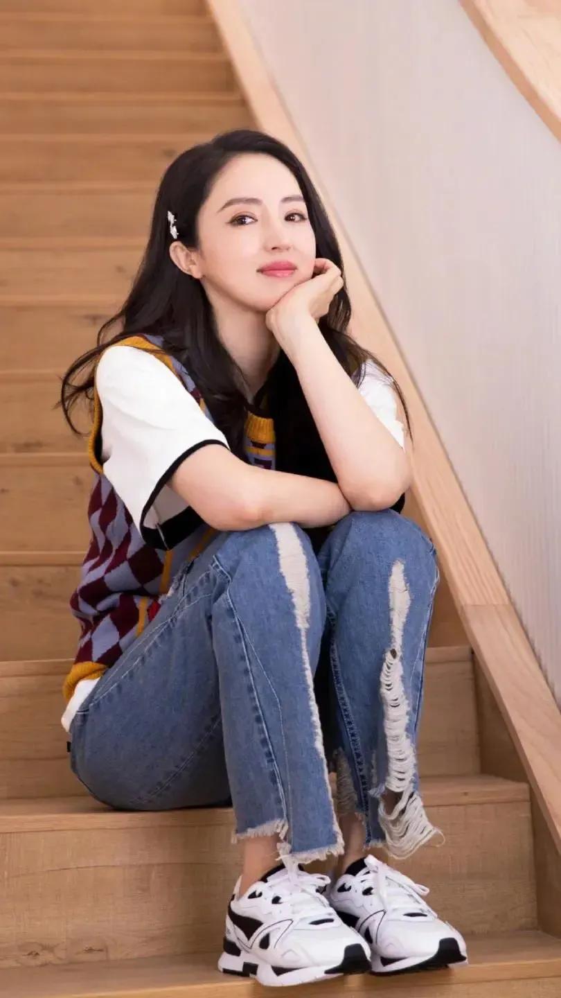董璇再婚这事，可让大家操碎了心。她找了一个比自己小8岁的小男友，而且这个男友还很