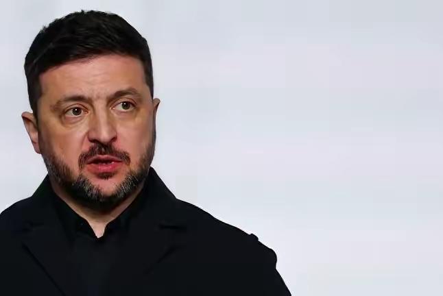 佩服特朗泽连斯基，屡败屡战，不服输的样子。
        乌克兰总统泽连斯基再