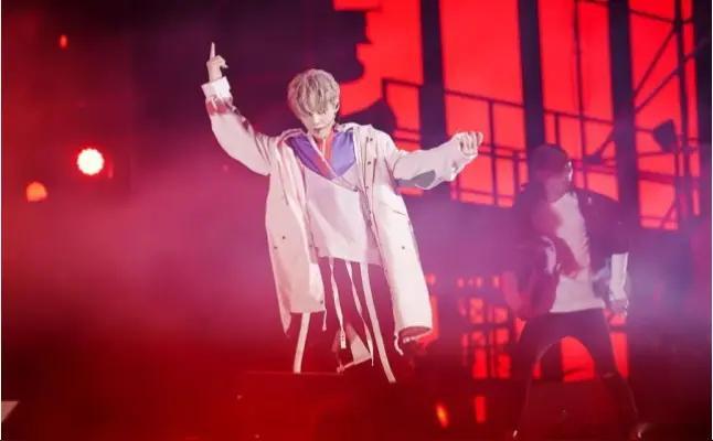 鹿晗工作室发布紧急通知:鹿晗出现身体不适工作室宣布：在医生的强烈建议下，取消吉隆