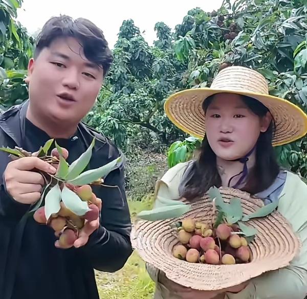 不少网友调侃，全红婵的好友兼前队友小金豆，和自家哥哥搭档直播卖荔枝，意外收获超高